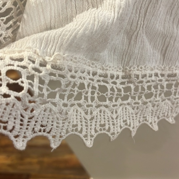 PacSun LA hearts, ladies size small cream tank with lace trim - Picture 3 of 5